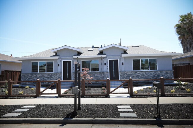 Primary Photo - 5746 Cahalan Ave