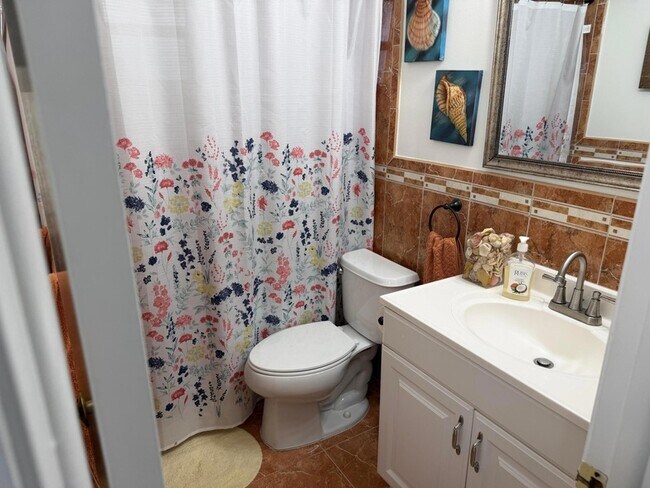 Building Photo - 502 Davis Rd