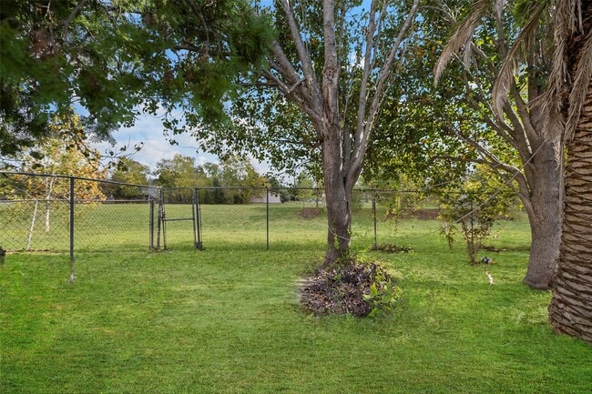 Building Photo - 13335 Ambrose St