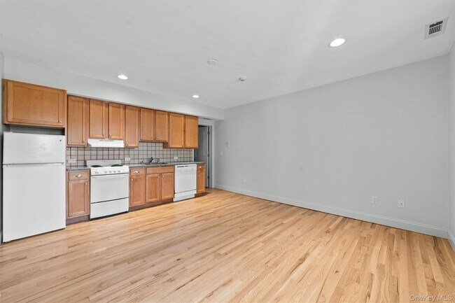 Building Photo - 142 Bannon Ave