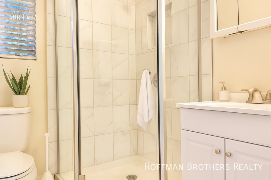 Building Photo - 753 S Ogden Dr