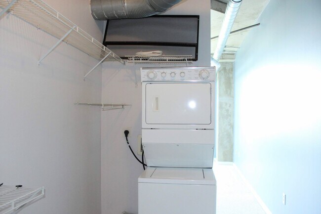 Building Photo - Spacious, beautiful loft with separate bedroom and office for rent in Downtown Atlanta