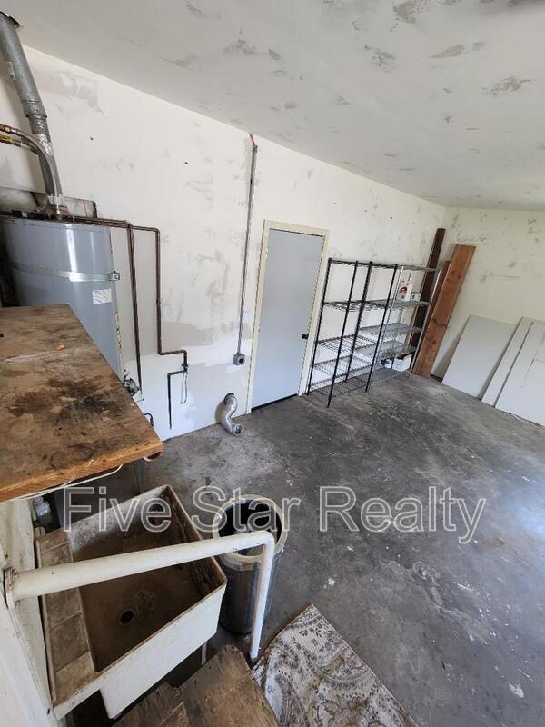 Building Photo - 598 Cassidy Ave