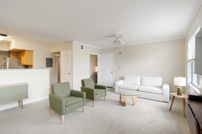 Building Photo - Spacious 2/2 condo with beautiful water vi...