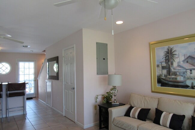 Building Photo - Fully Furnished 2 Bed 1.5 bath Home in the Key West Golf Club Community