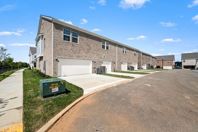 Building Photo - 2718 Willowoak Trl