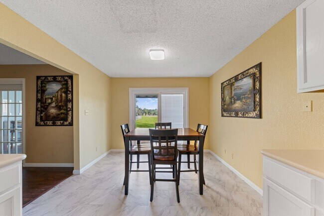 Building Photo - Charming 3-Bed Home with Fireplace & Garage in New Braunfels – 1,505 Sq Ft of Comfort