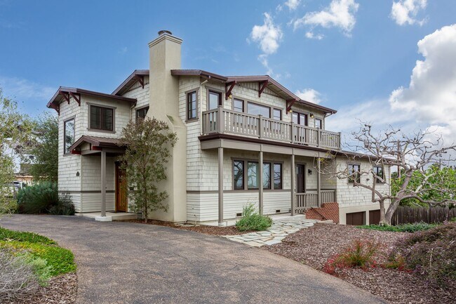 Building Photo - Loma Portal Craftsman with Views