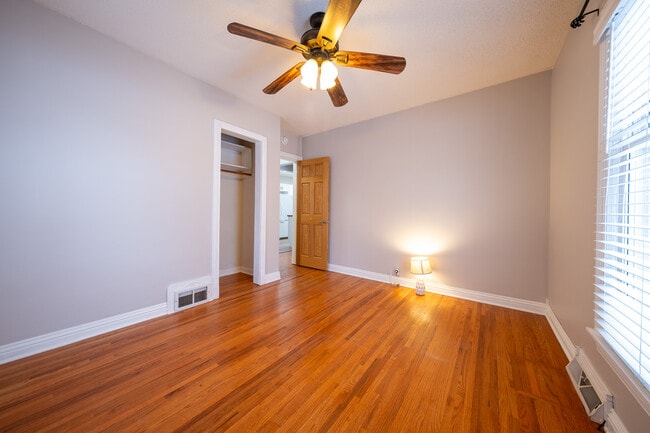 Building Photo - 3531-2 1/2 2 1/2 St NE