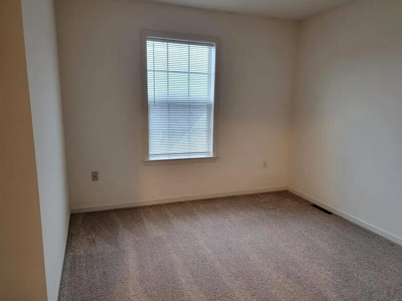 Building Photo - 701 Winding Ln