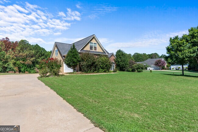 Building Photo - 1141 Whispering Lakes Trail