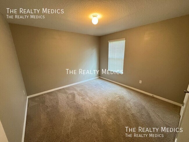 Building Photo - 1018 Ashentree Dr