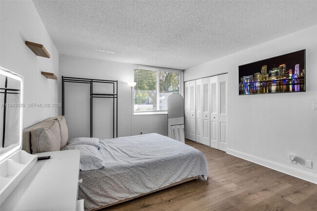 Building Photo - 9125 SW 77th Ave