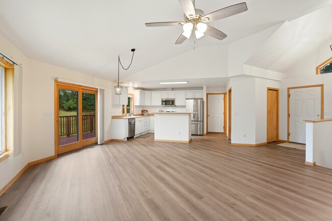 Building Photo - 8 Redtail Ct