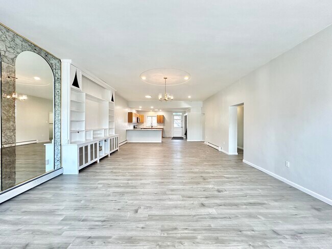 Building Photo - 449 N Main St