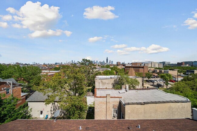 Building Photo - 2110 W Washington Blvd