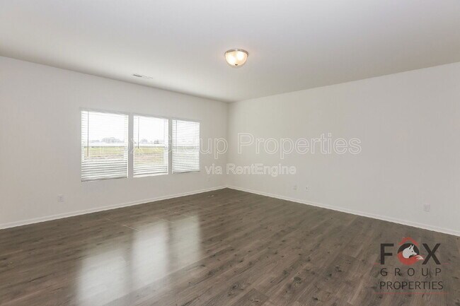 Building Photo - 124 Canada Dr