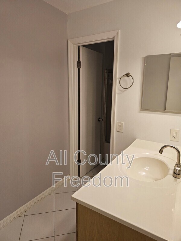 Building Photo - 7572 Courtyard Run E