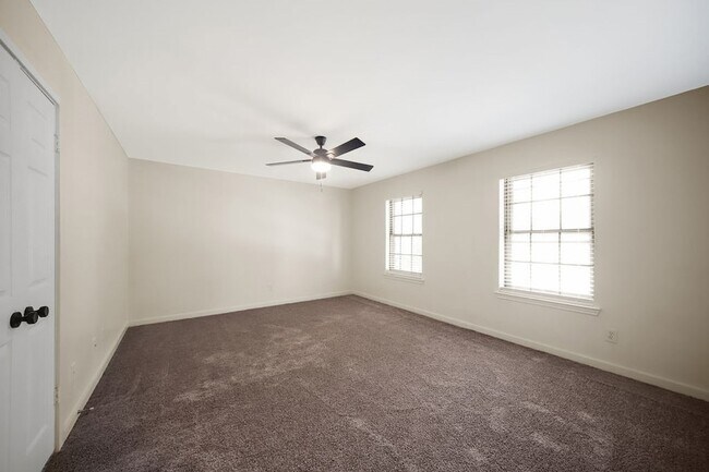 Building Photo - 5206 Vagas Dr