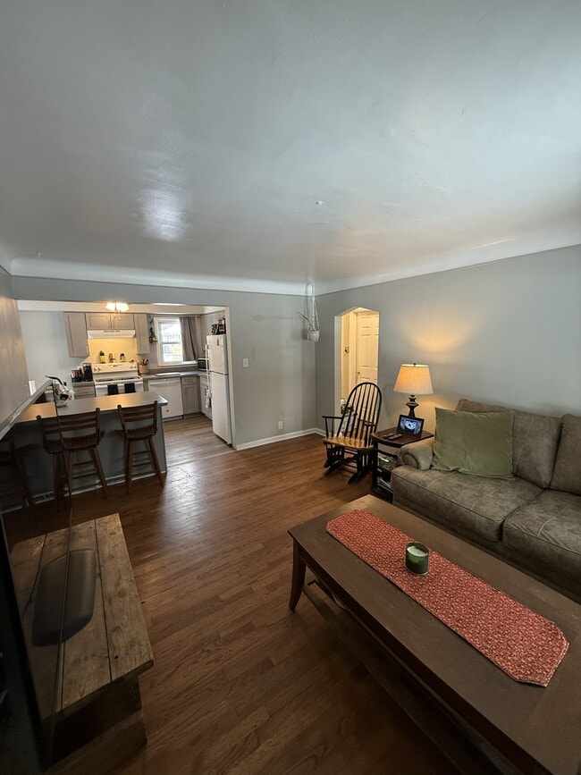 Building Photo - 131 W Evelyn Ave