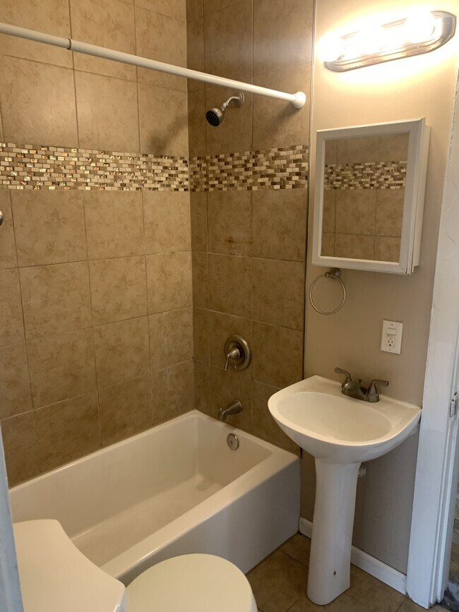 Building Photo - 2537 N 48th Ave