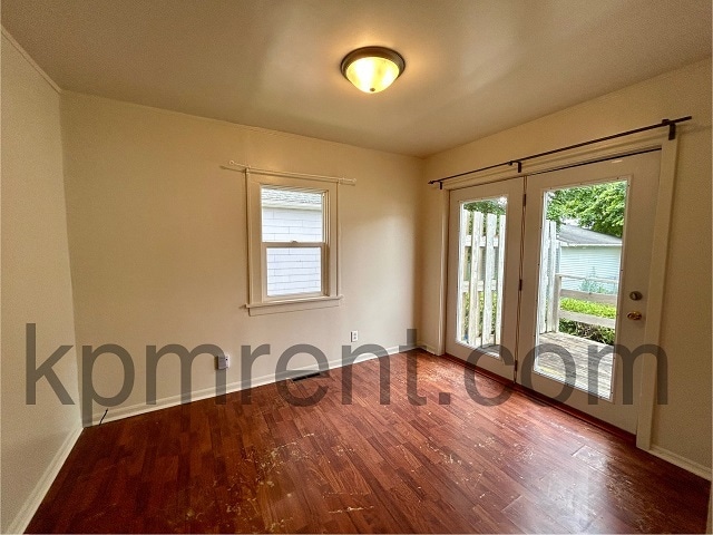 Building Photo - 508 11th Ave SW