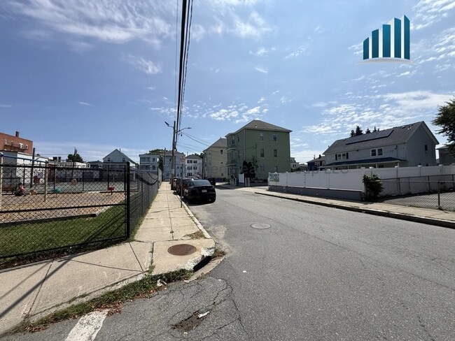 Building Photo - 85 Massasoit St