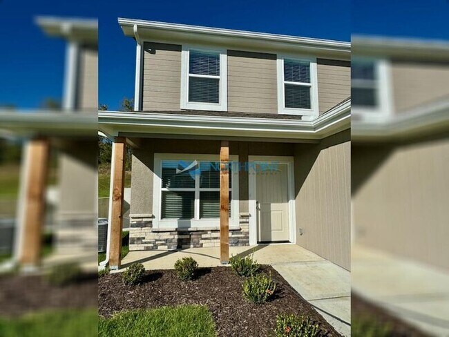 Building Photo - 905 Pampas St