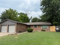 Building Photo - 3 bed 1 bath 2 car garage