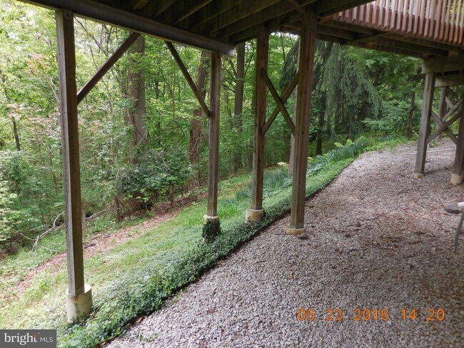 Building Photo - 8 Azalea Ln