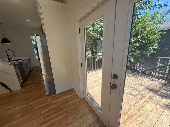 Building Photo - "Spacious 3-Bed, 3.5-Bath in the heart of East Nash