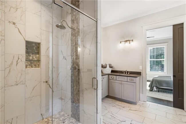 Building Photo - 6 Whisper Pl