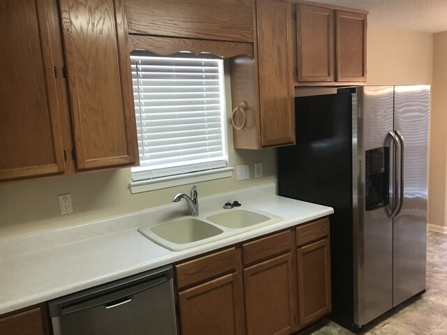 Building Photo - 4718 Vineyard Ct