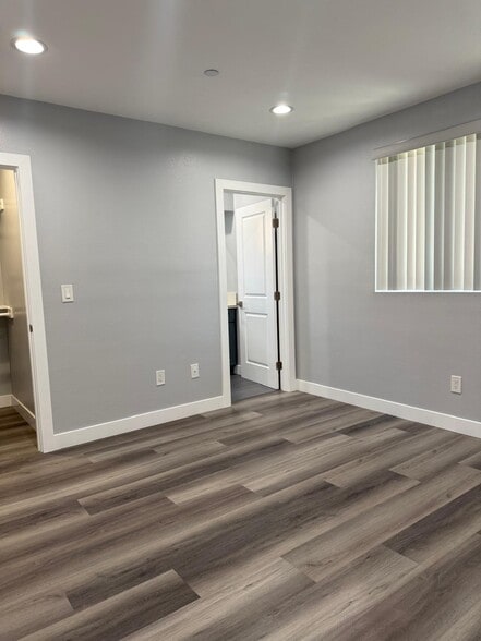 Building Photo - 1346 E Vernon Ave