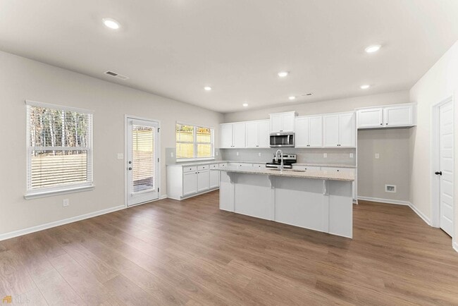 Building Photo - 755 Lakehaven Ln