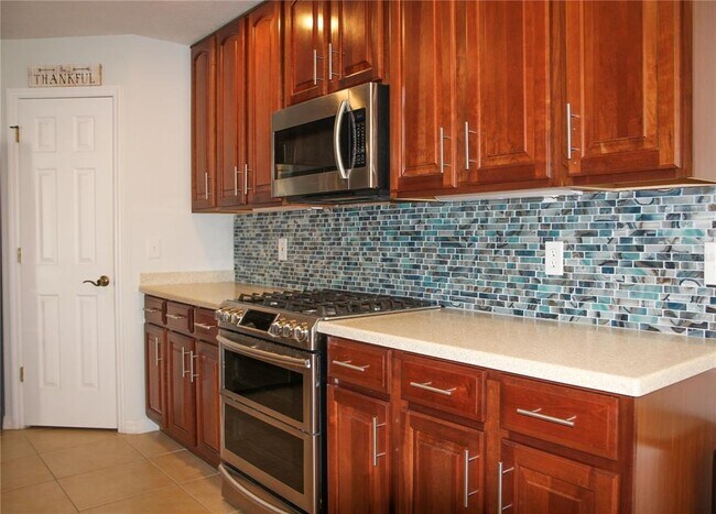 Building Photo - 4015 Kingsfield Dr