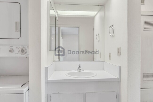 Building Photo - 1771 Broadway St