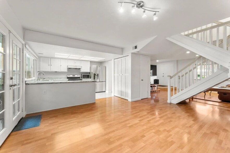 Building Photo - 7108 Coral Gables Cir