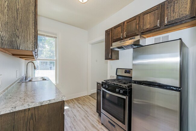 Building Photo - 1115 1/2 4th Street NE