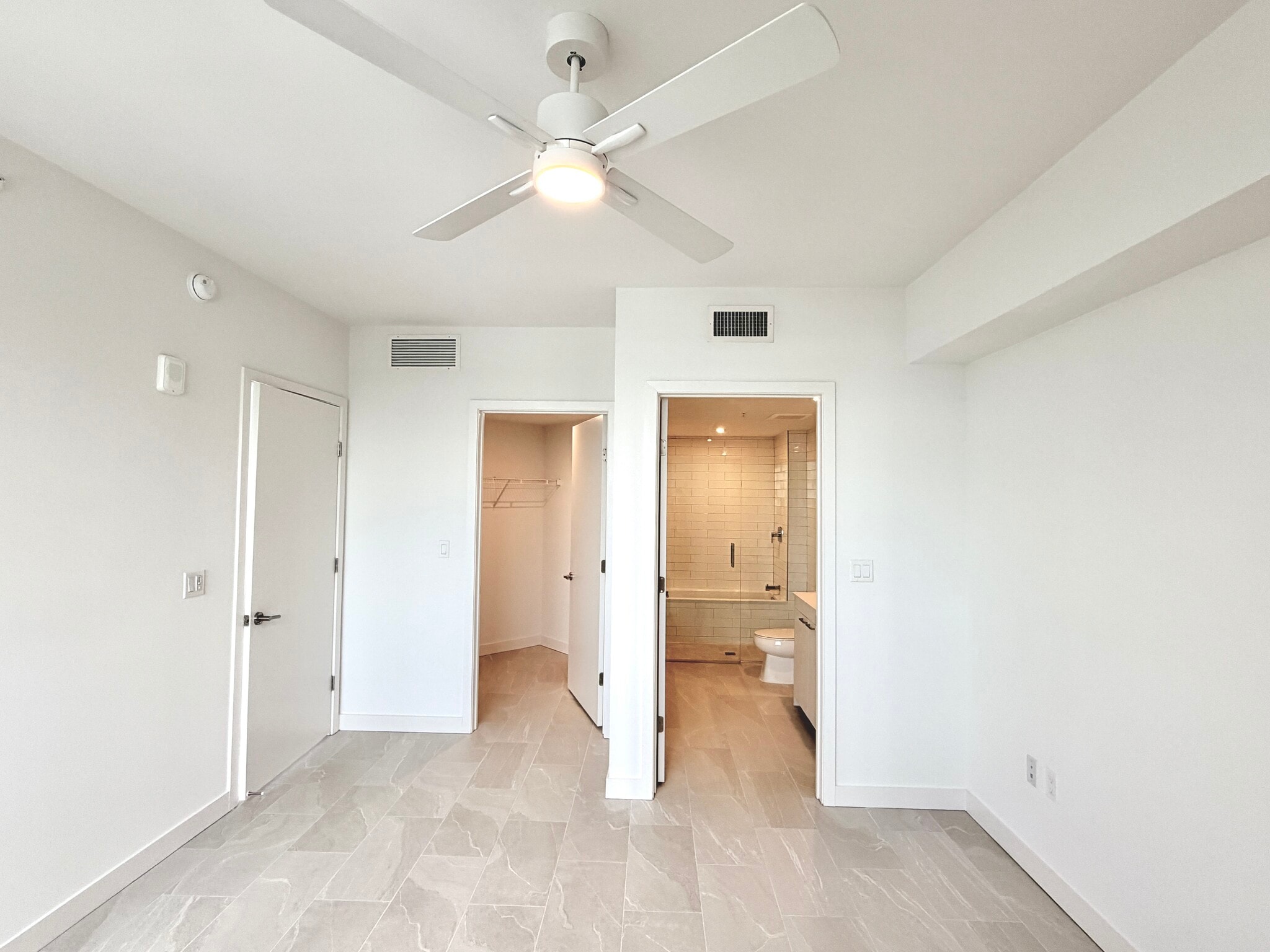 Building Photo - 1910 NW 1st Pl