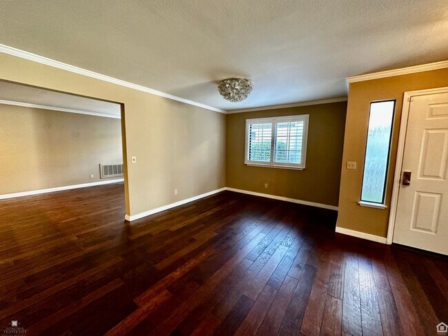 Building Photo - Attractive 3bd/2.5ba Townhouse in Sonoma Greens!