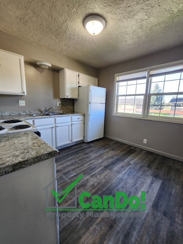 Building Photo - Now June 1st! Remodeled 2 bedroom, 1 bathr...