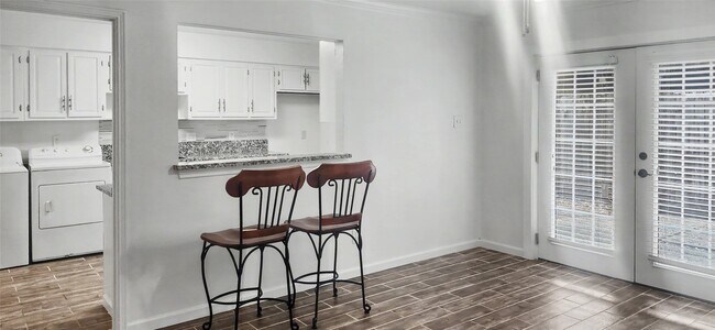 Building Photo - 12913 Trail Hollow Dr