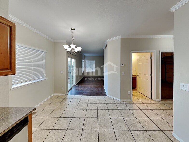 Building Photo - 9861 Kenton Cir