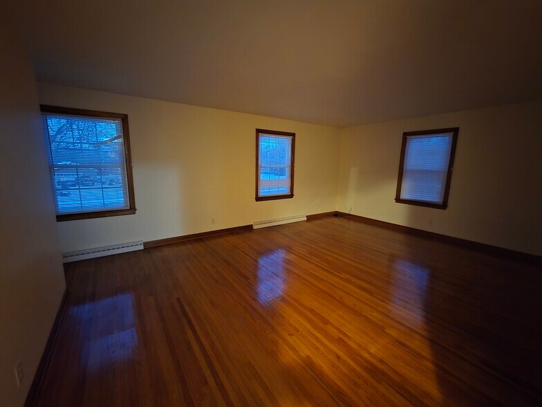 Upper living room - 729 Ruie Rd