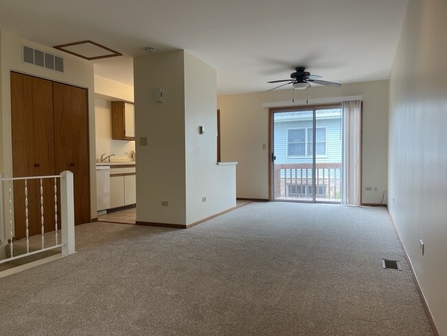 Building Photo - 350 College St