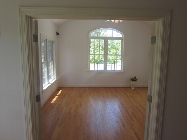 Building Photo - Live Where Others Vacation | 4BR Unique Home in the Gated Community of Fairfield Harbour!