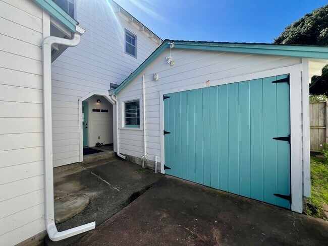 Building Photo - Charming Furnished Home in PG!