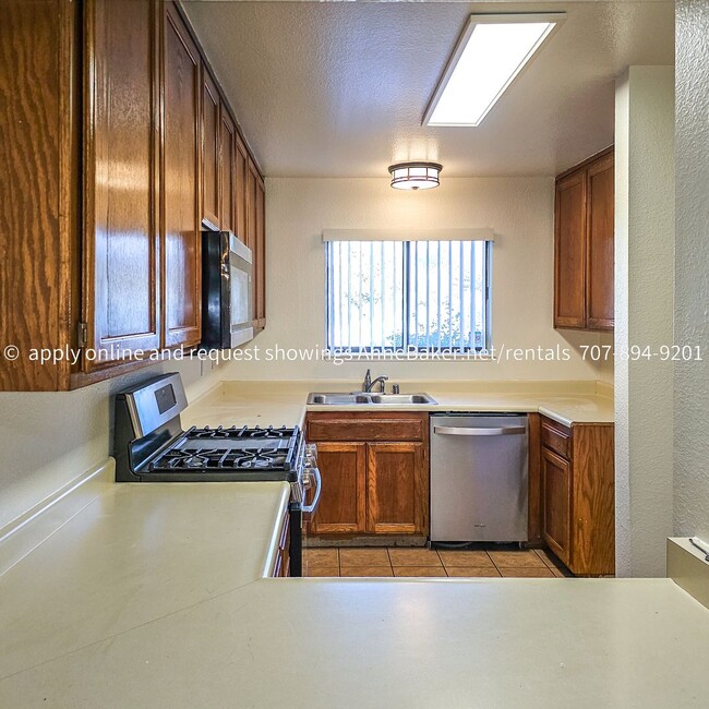 Building Photo - Cloverdale Meadows 2 Bedroom Condo Availab...