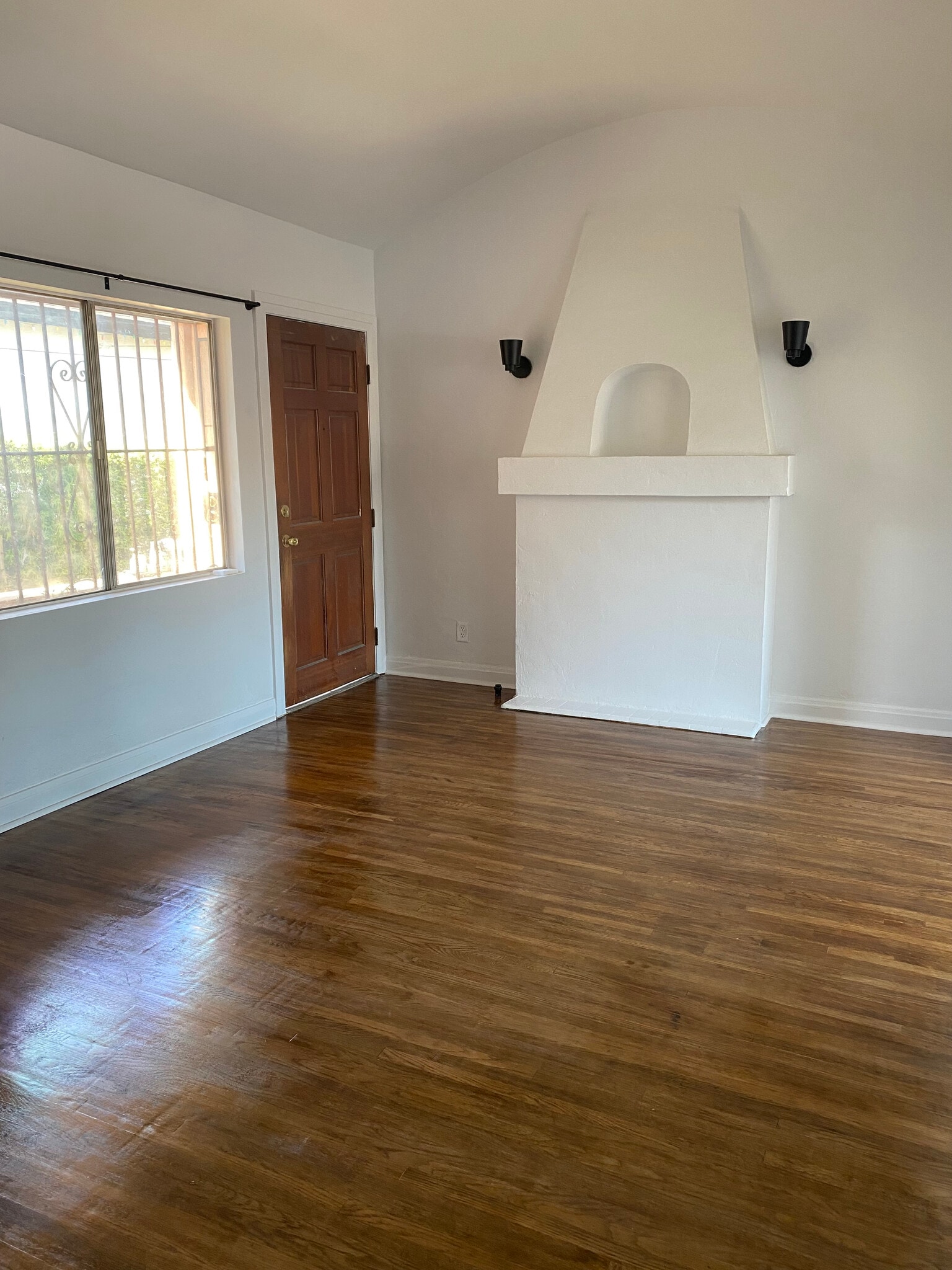 Building Photo - 1134 N Evergreen Ave